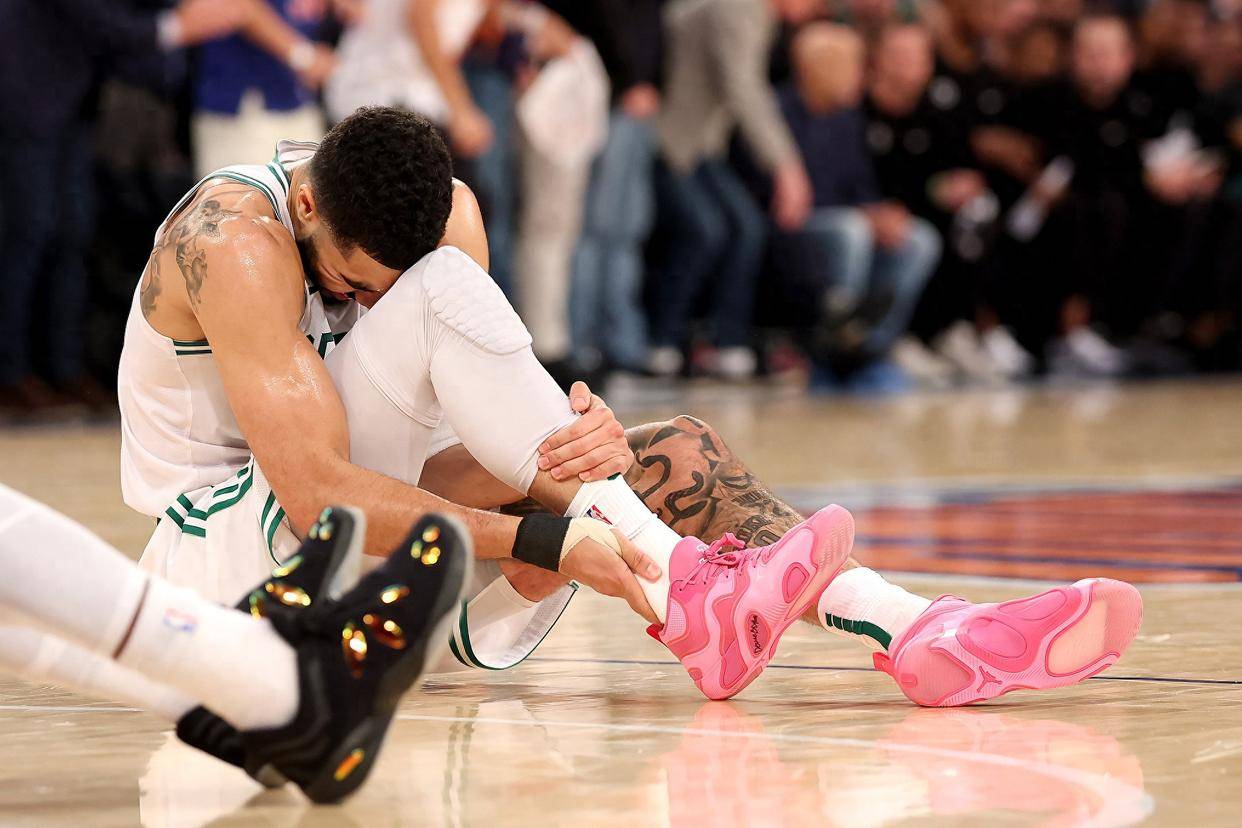 塔图姆重返赛场，败北首场状态出色，法国队观众沸腾！上演精彩一战的简单介绍