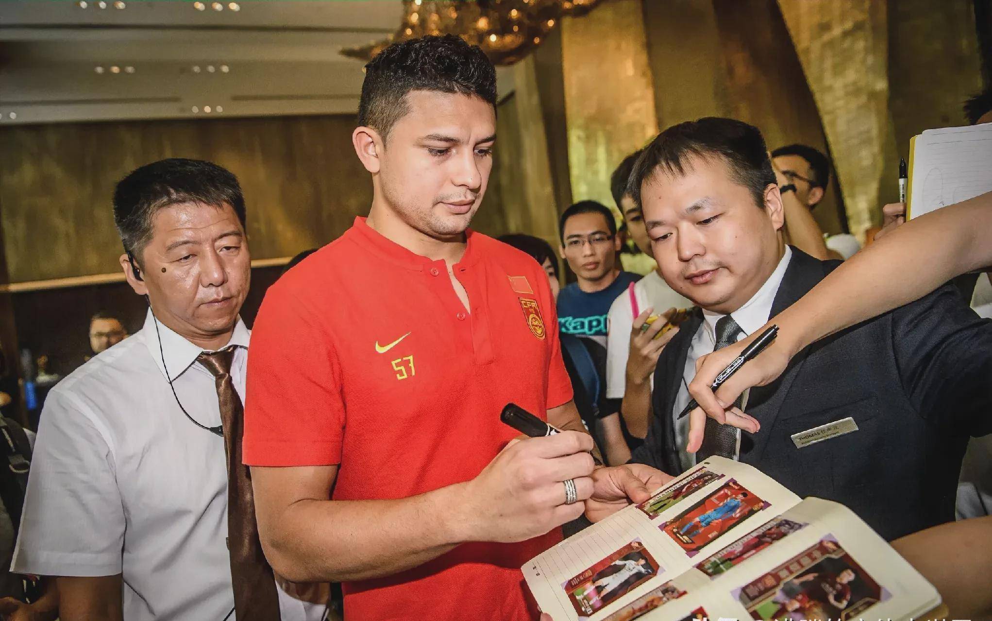 意甲窗口期再迎强敌;本菲卡更衣室发声;主帅态度——媒体盛赞;赛程密集仍需轮换的简单介绍 意甲窗口期再迎强敌;本菲卡更衣室发声;主帅态度——媒体盛赞;赛程密集仍需轮换的简单介绍