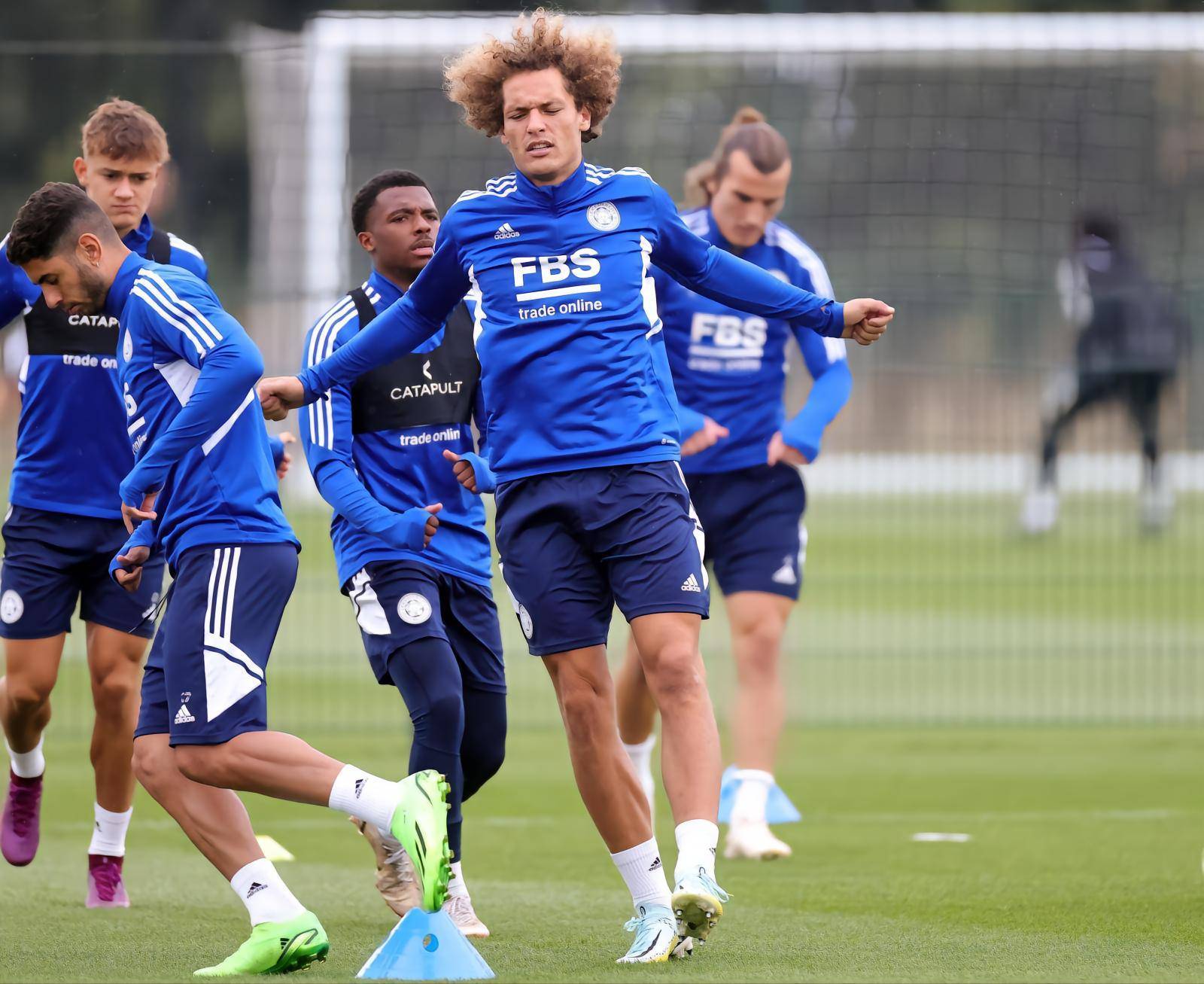 包含布莱顿加时末段临场应变；志在社区盾名次提升；气氛紧张；赛季目标并未改变的词条